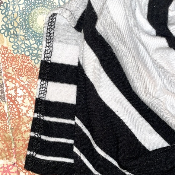 Cable & Gauge Petite Striped, Strappy Back Shortsleeved Top - Picture 5 of 9